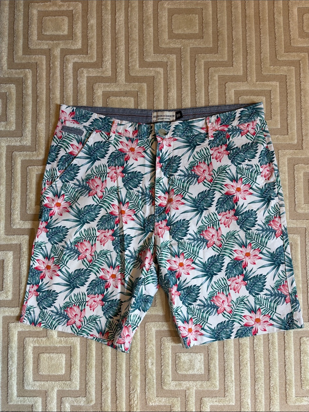 Hudson & Barrow Men's Tropical Floral Cargo Shorts